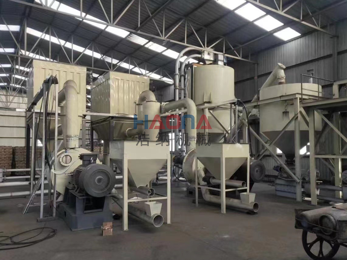 机械式粉碎机-新疆设备安装现场