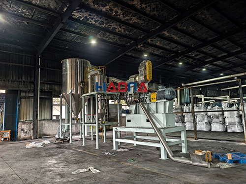 废旧锂电池极片干剥设备运行成本高吗？